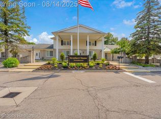 172 Longford Dr, Rochester, MI 48309