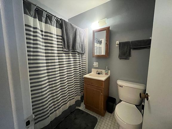 5th image of 1466 N Farwell Ave APT 17