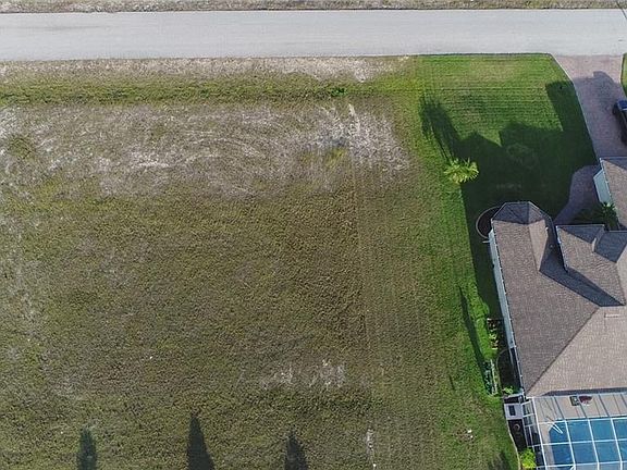 4th image of 3746 NE 14th Pl