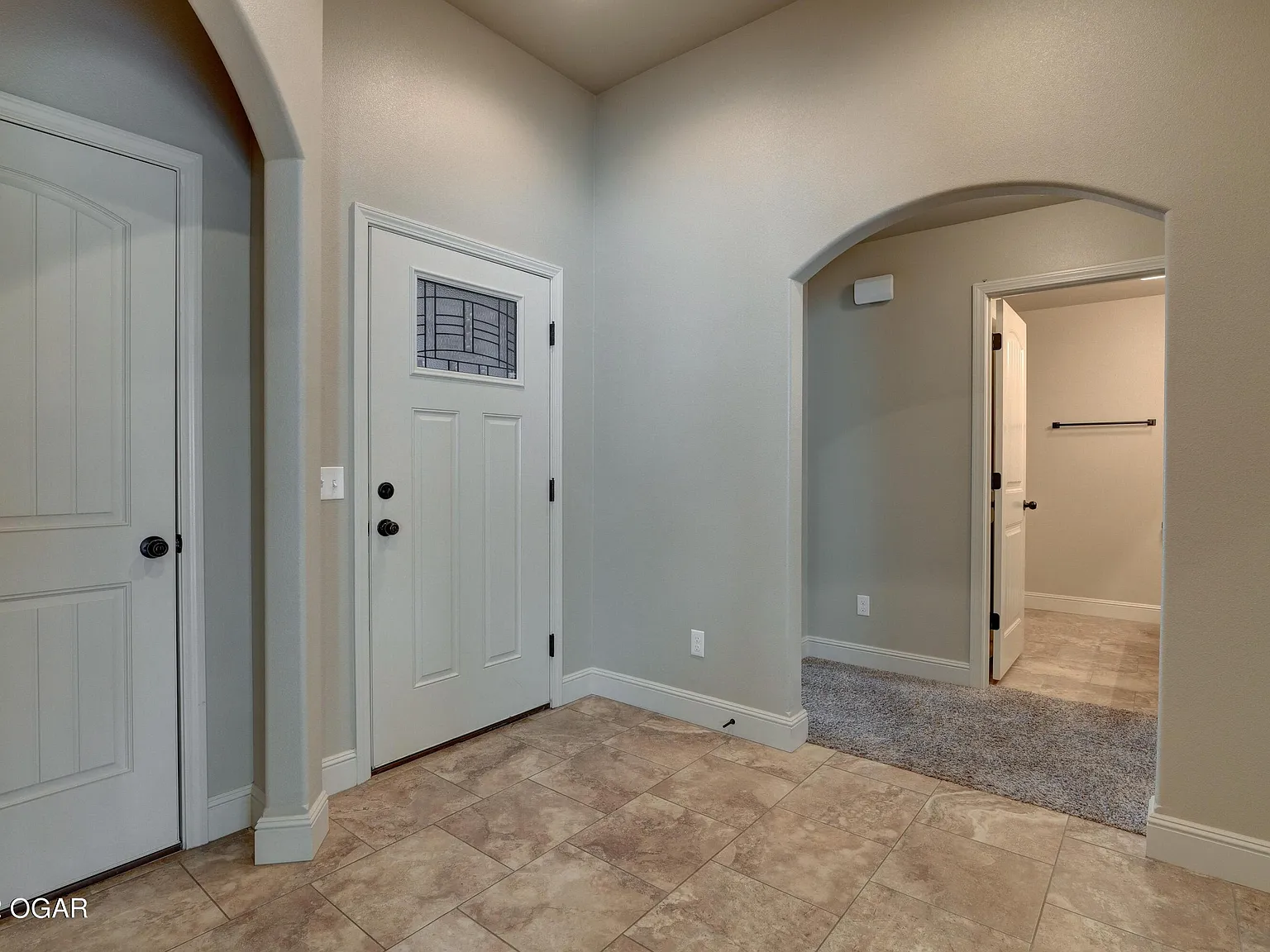 3 bed, 2.0 bath, 1940 sqft, $2,150 — Photo 2