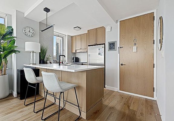 5th image of 500 W 43rd St APT 40A