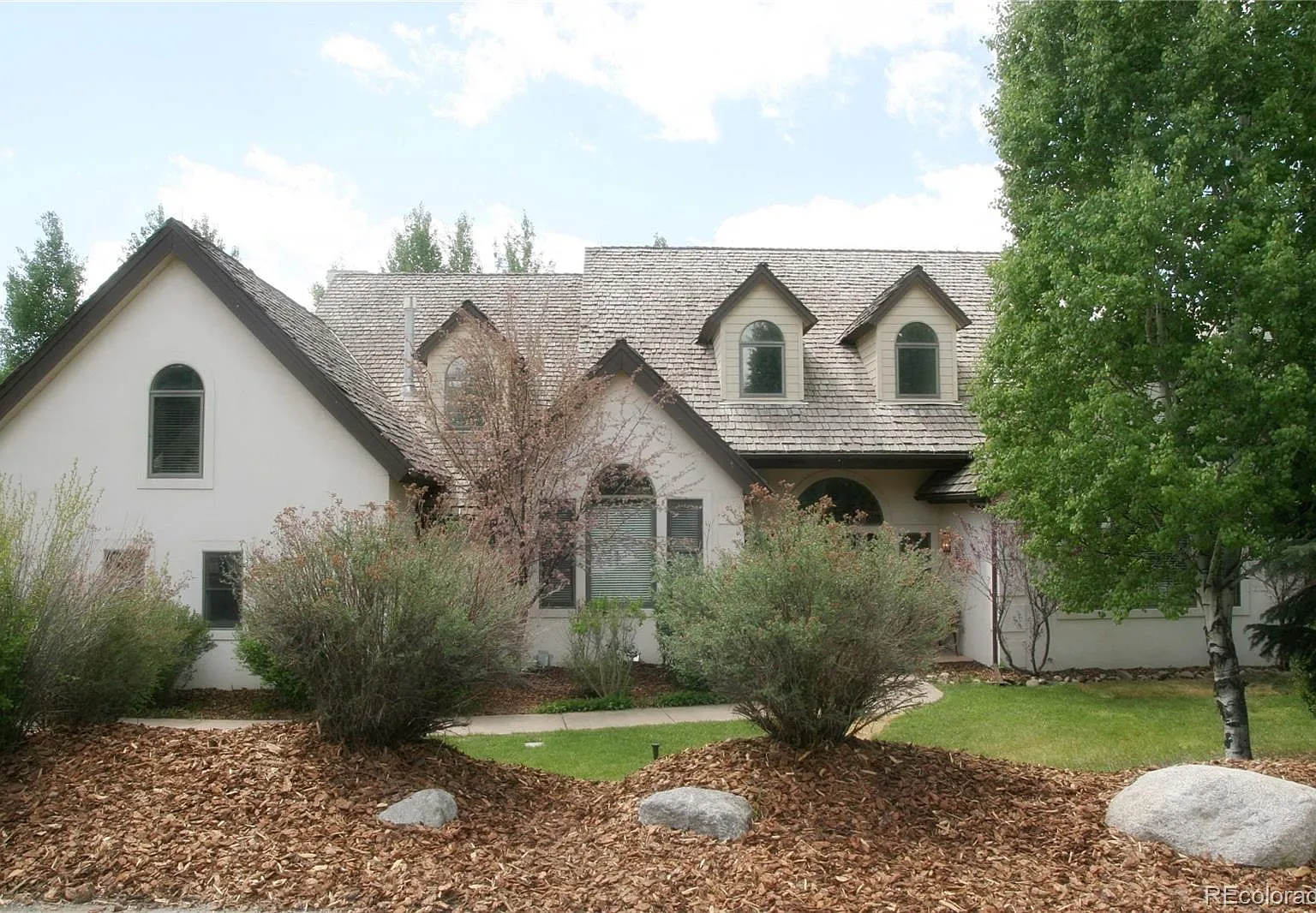 5 bed, 4.5 bath, 4298 sqft, $8,800 — Photo 1