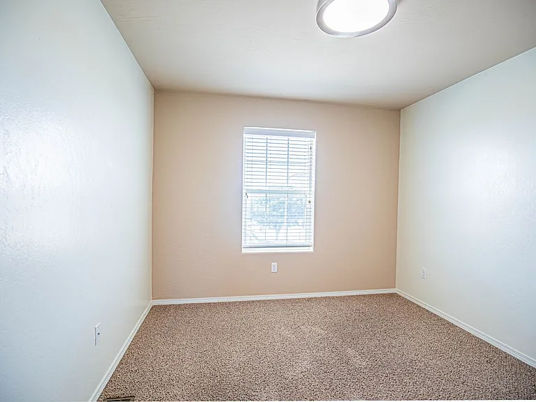 1501 Galway Dr — Photo 35
