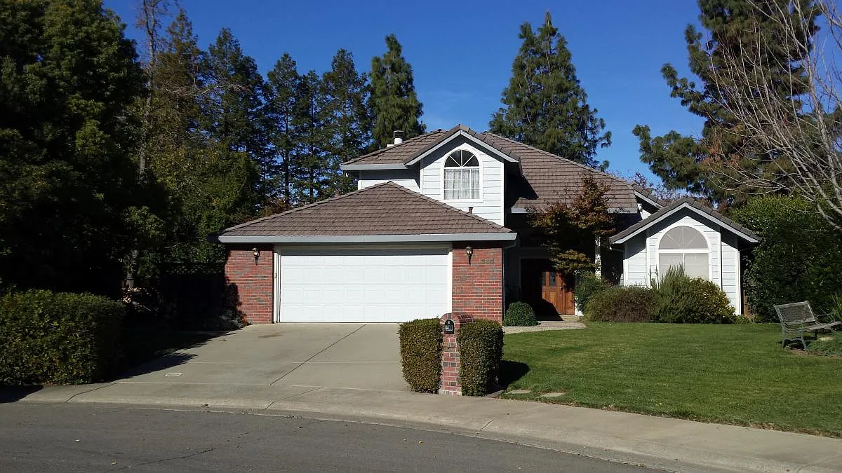 1380 Estates Dr photo 1
