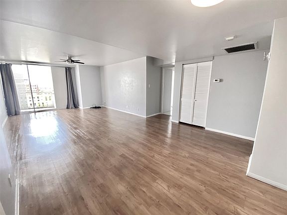 5th image of 2016 Main St APT 720