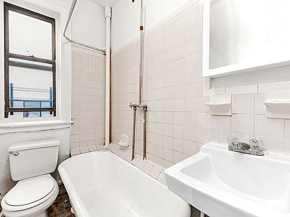 5th image of 142 S 9th St APT E7