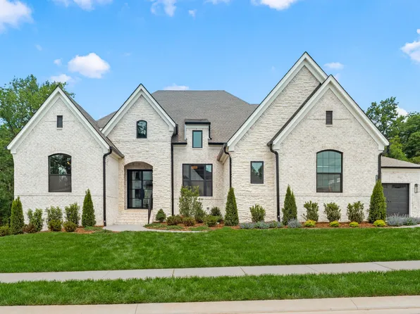 532 Devine Ct, Arrington, TN 37014