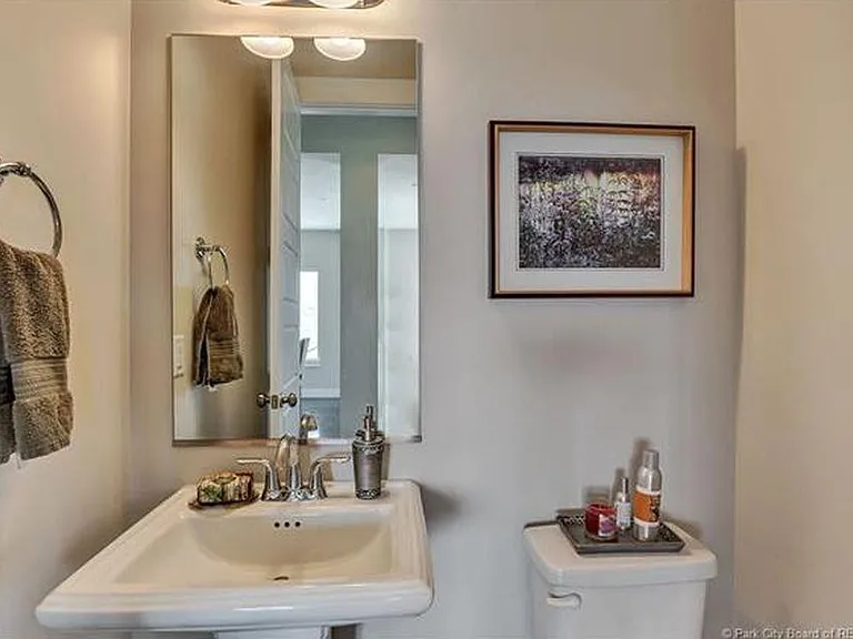 1/2 bath entrance