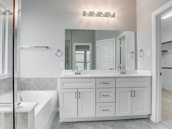 Relaxing owner s luxury bath