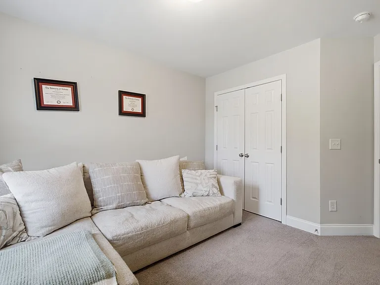 257 Claremont Ct — Photo 22