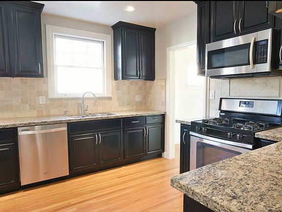 5th image of 627 Orvis Ave