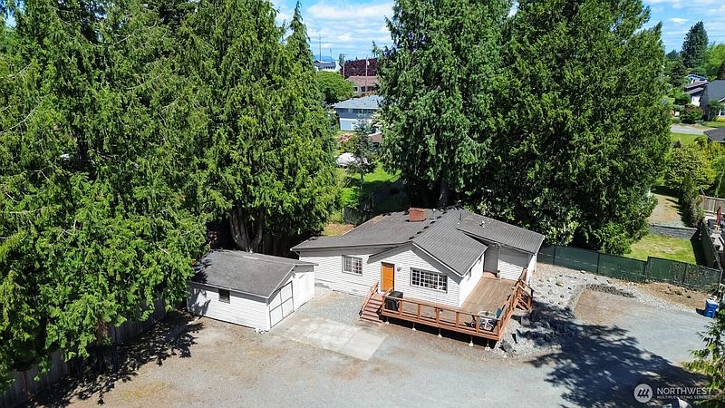 3rd image of 416 Riverview Lane