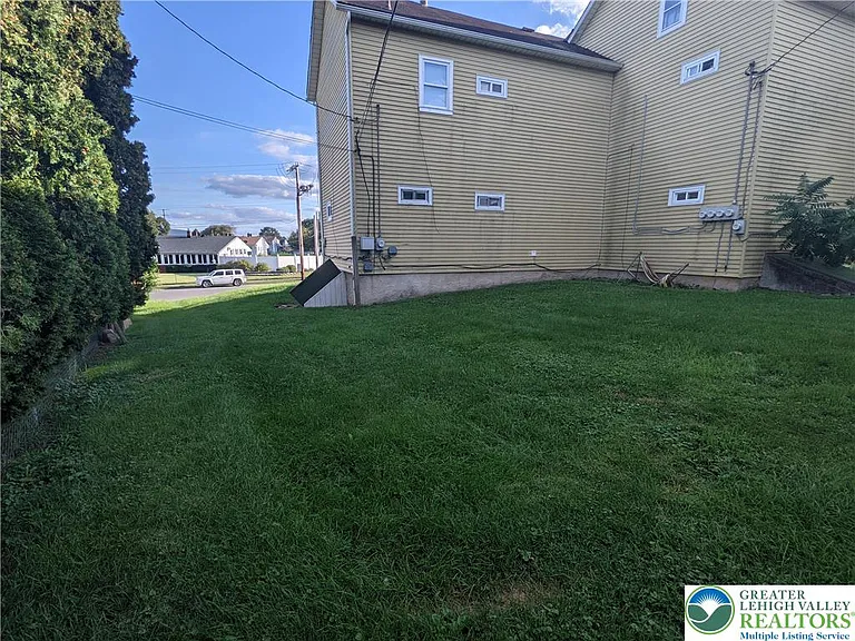 1627 Jill St — Photo 14