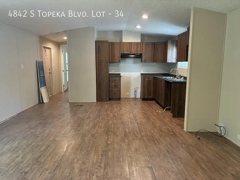 4842 S Topeka Blvd #34 — Photo 17