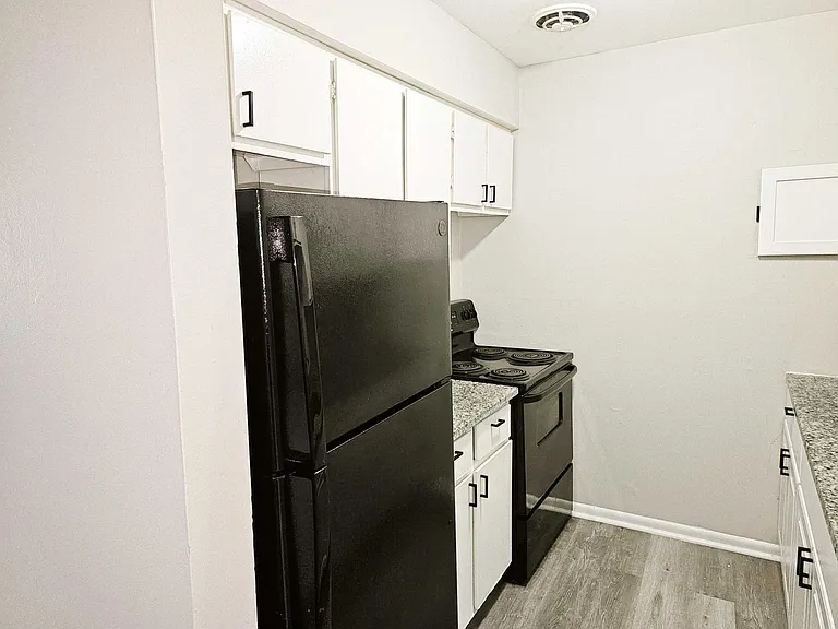 Avery Apartments — Photo 31