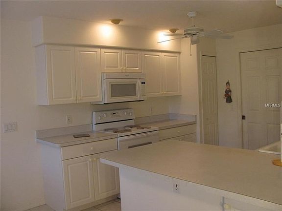 Large kitchen with breakfast bar