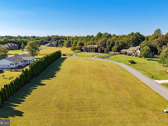 3rd image of 7 Lake Crest Dr