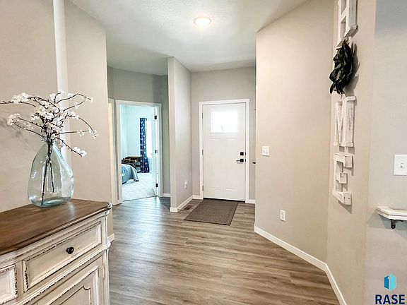 2nd image of 110 Atlantic Cir