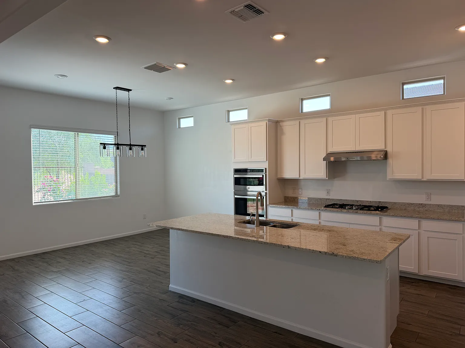 4 bed, 2839 sqft, $3,250 — Photo 4