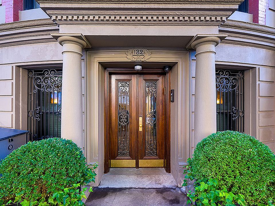 1st image of 132 W 81st St