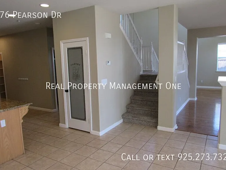 576 Pearson Dr — Photo 12