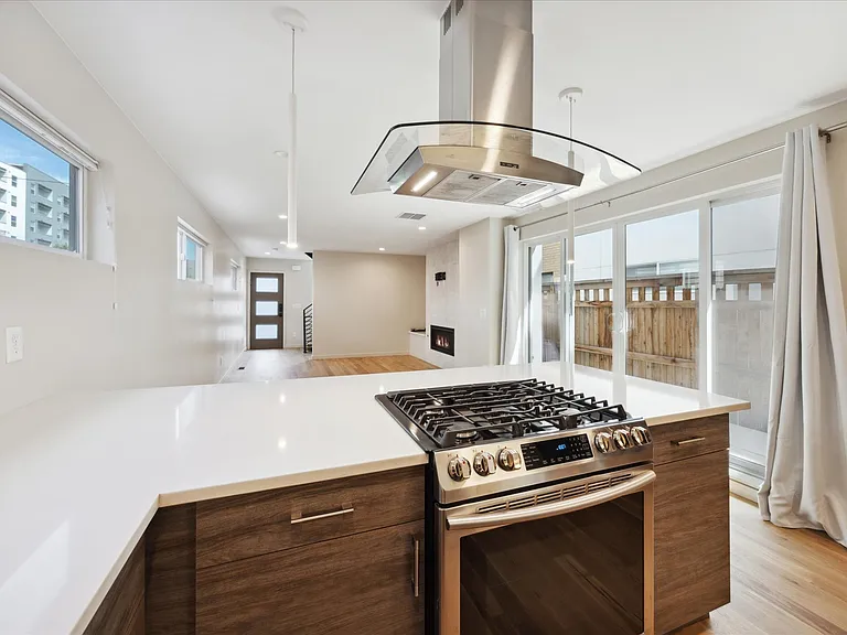 1419 N Irving St — Photo 14