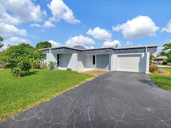2nd image of 4411 Queen Palm Lane
