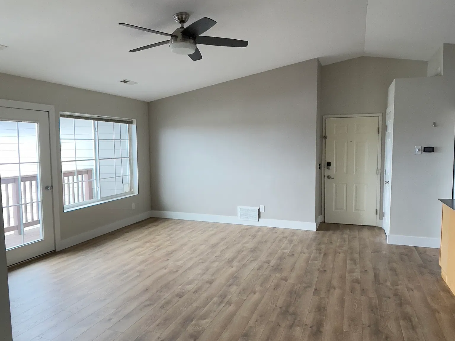 2 bed, 910 sqft, $1,900 — Photo 4