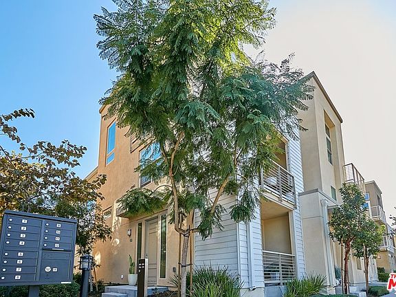 3rd image of 758 Colorado Cir