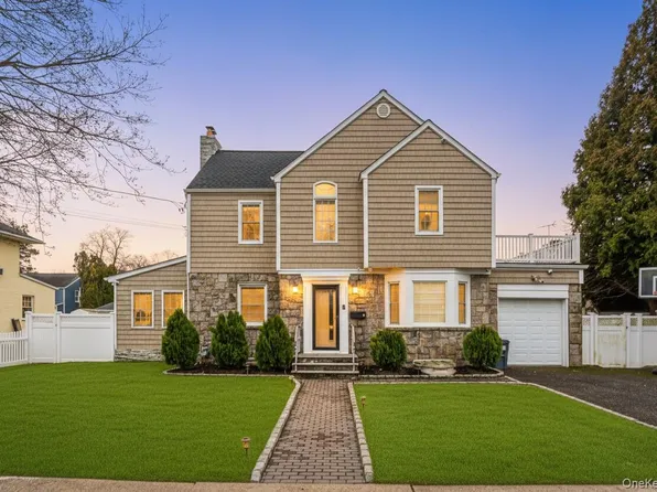 30 Alicia Court, Hempstead, NY 11550