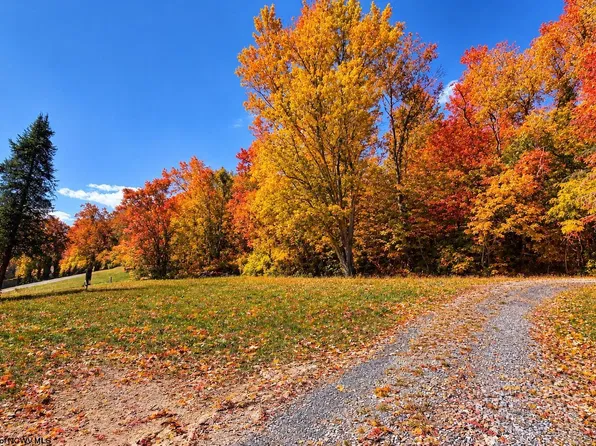 517 Hoult Rd, Fairmont, WV 26554
