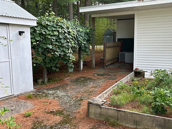 5th image of 28 Maplewood Dr