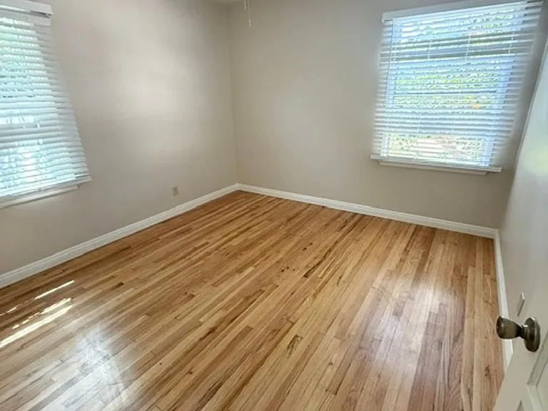 6008 Greenmeadow Rd — Photo 12