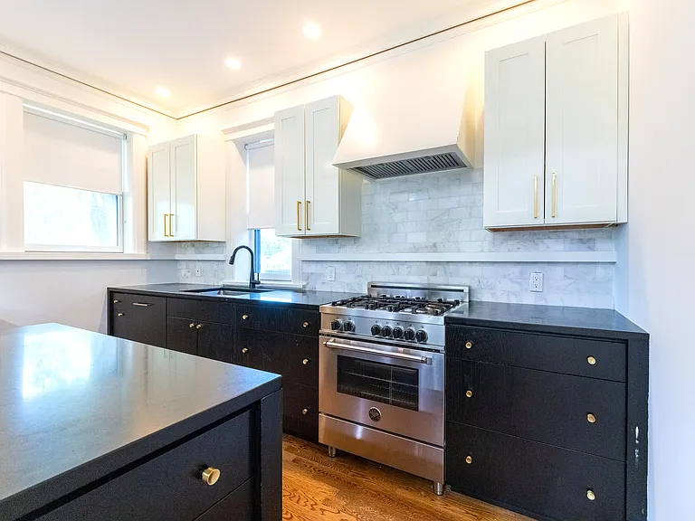 7118 Pershing Ave — Photo 3