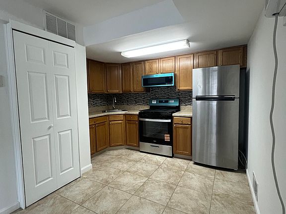 3rd image of 18 Hemlock Ln #1F