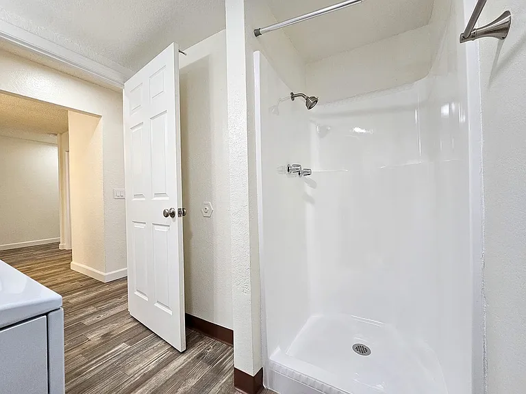 Emerald Vista — Photo 19