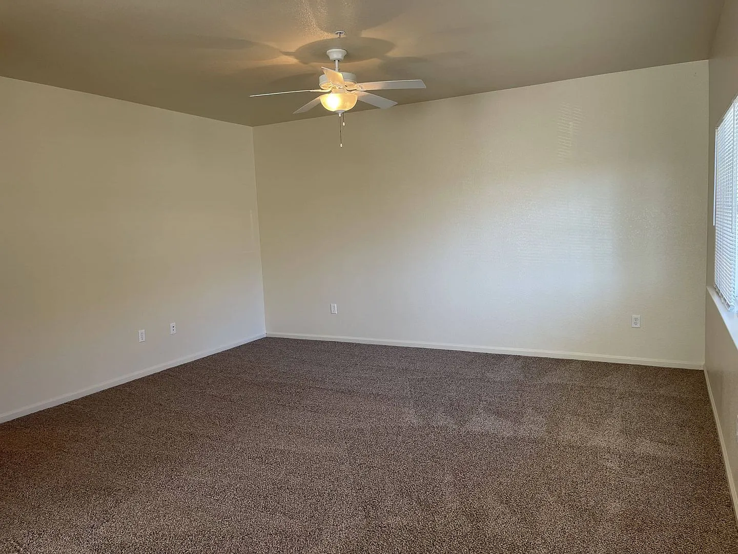929 Featherside Way 1-4 — Photo 4