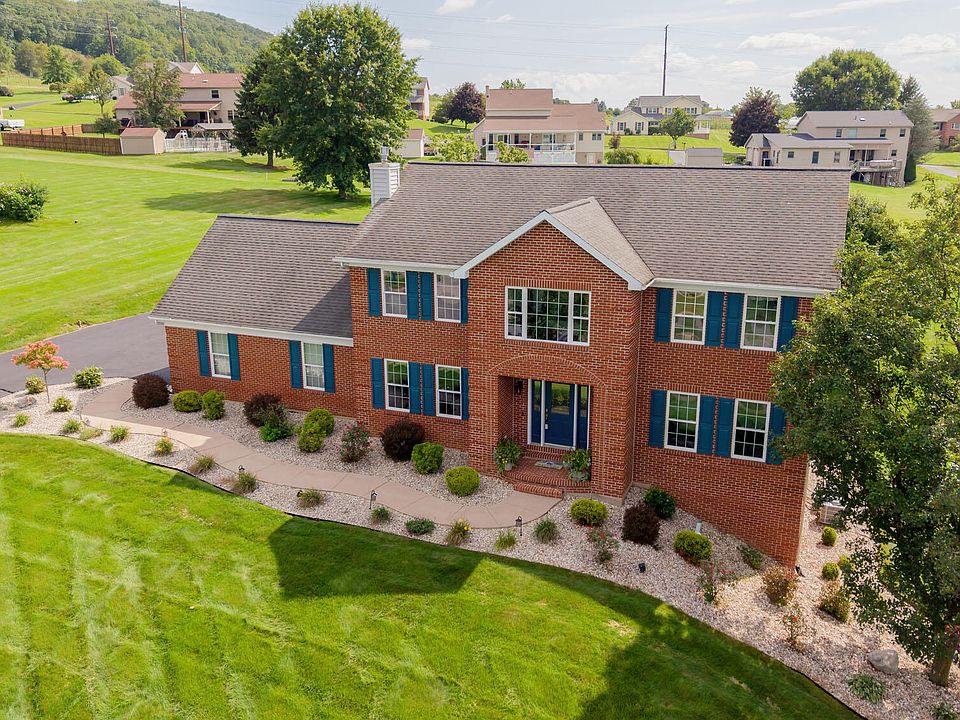 1st image of 74 Brentwood Cir