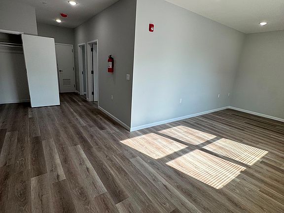 5th image of 455 Summer St #208