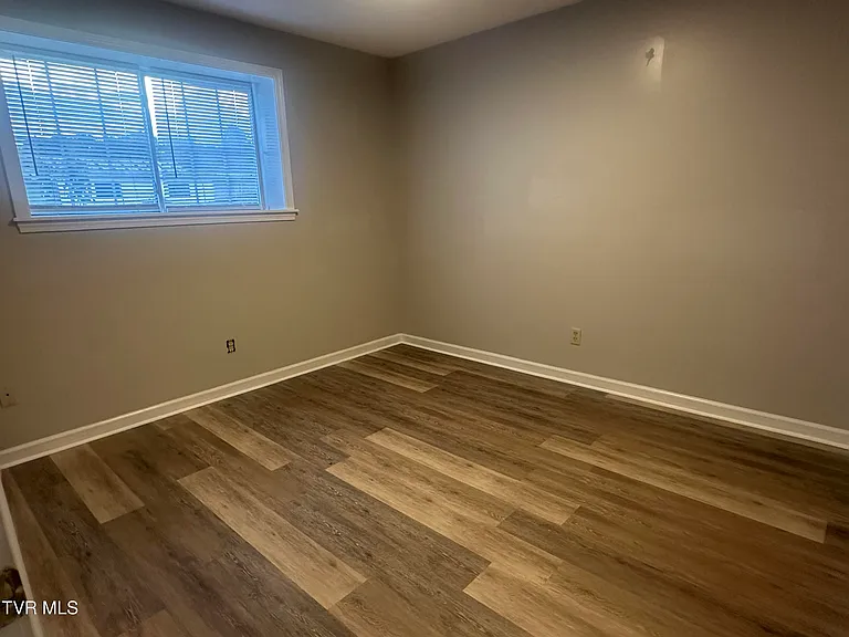 1030 Jim Fox Rd — Photo 7