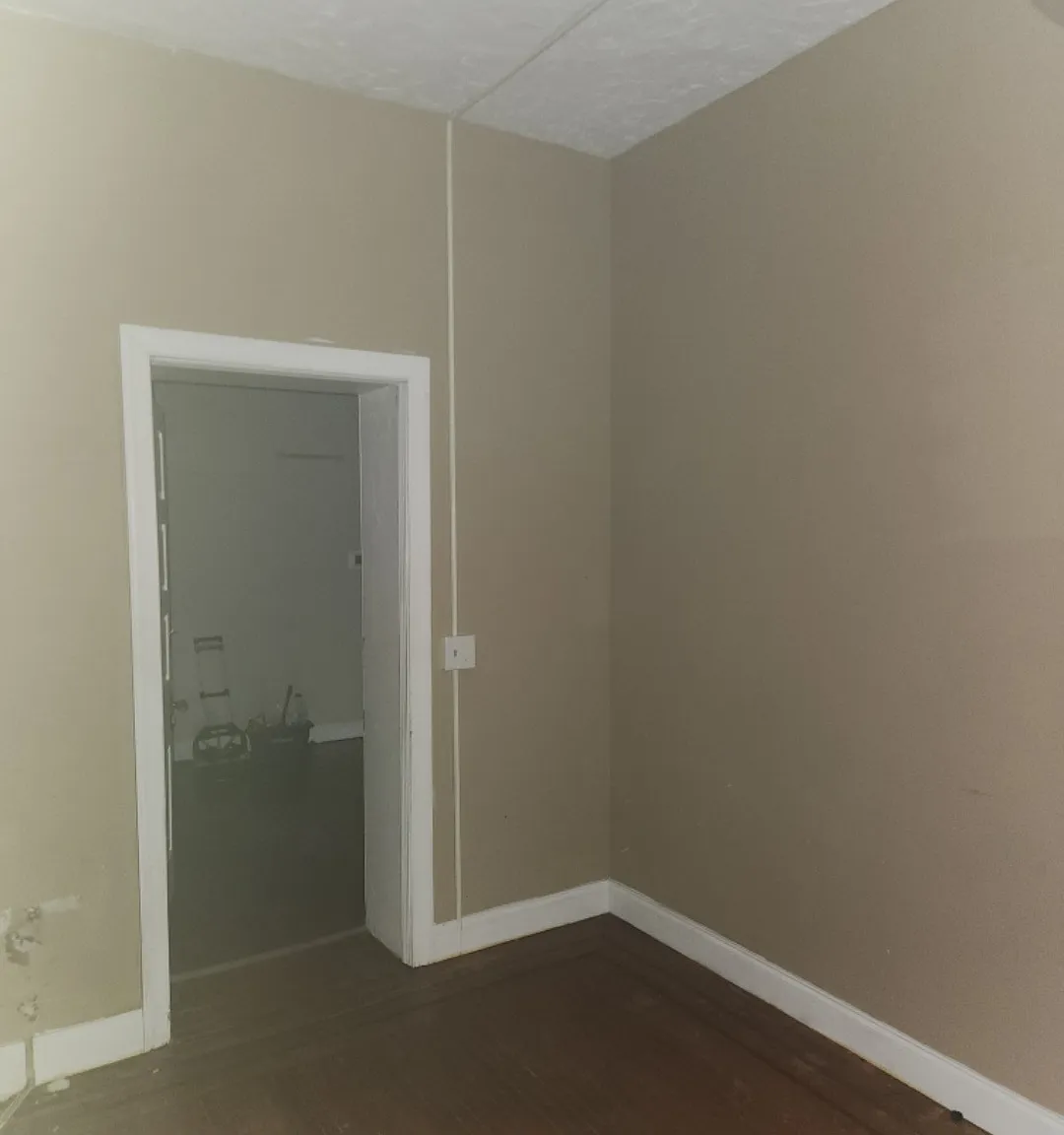3 bed, $975 — Photo 1