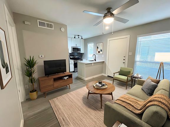 3rd image of 4310 1/2 Avenue B #212