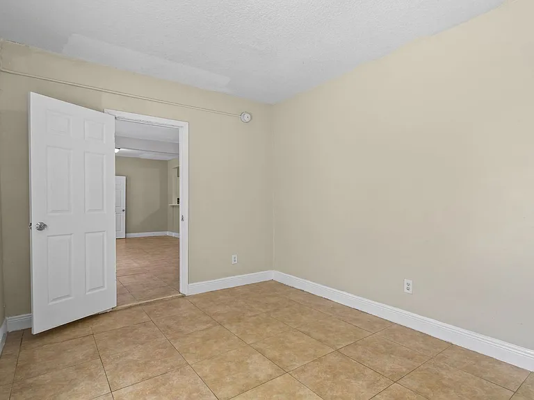 3721 Henry Ave — Photo 23