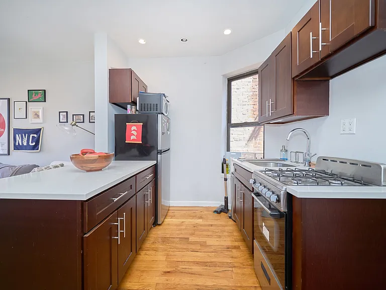796 9th Ave #18 — Photo 5