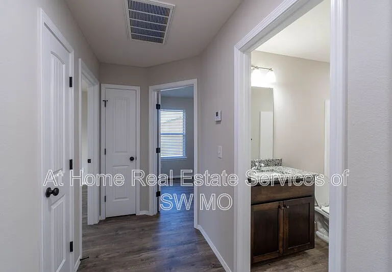1810 S 15th Ave — Photo 12