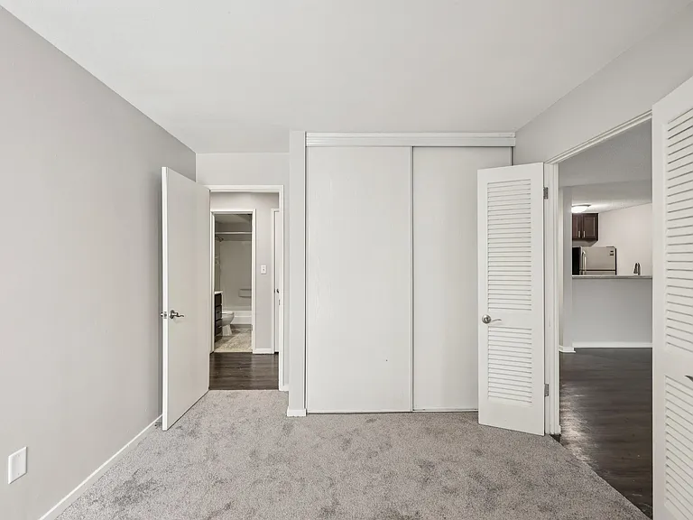 Lexington Hills Apartments — Photo 39