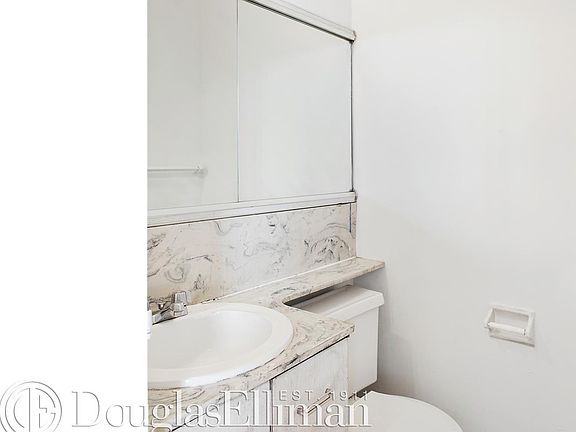 4th image of 201 E 17th St APT 3C
