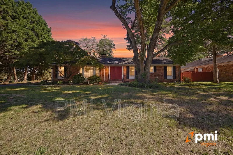 4 bed, 2.0 bath, 1986 sqft, $2,200 — Photo 1