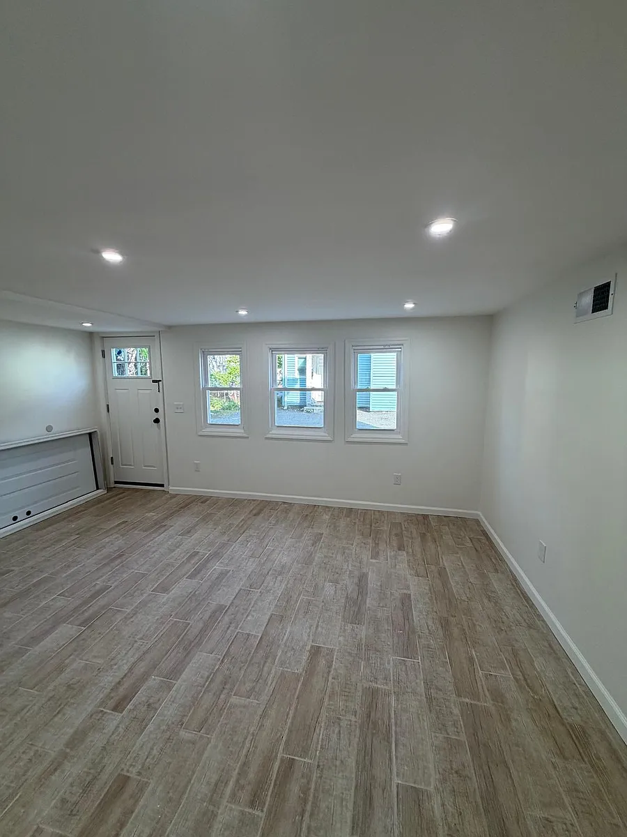 Building Photo - 1 Hillyer St #3