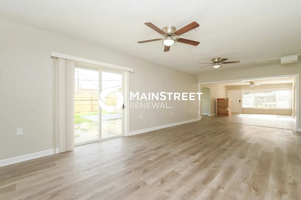 Living Room - 114 N Meteor Ave